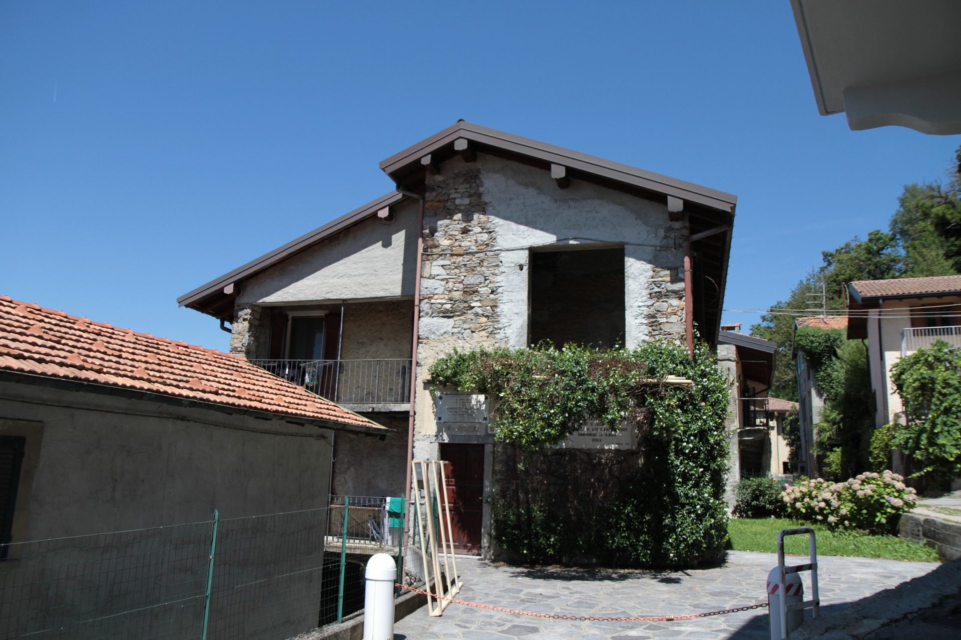 Giovanni Battista Monteggia's birthplace, Laveno - 01.jpg